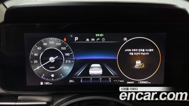 Kia Carnival 2023 — ფოტო 8/20