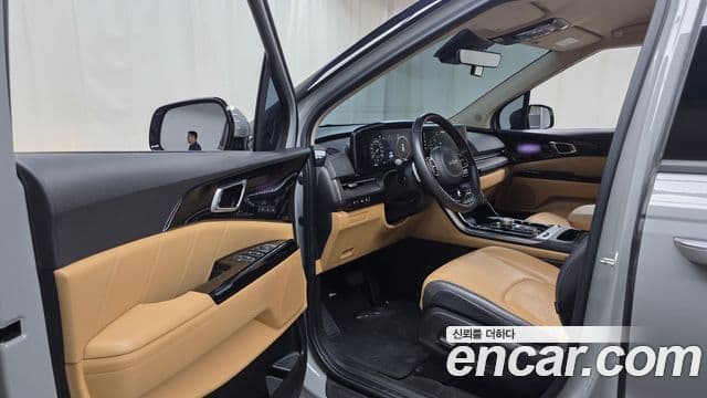 Kia Carnival 2023 — ფოტო 10/20