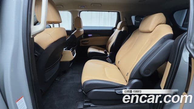 Kia Carnival 2023 — ფოტო 12/20