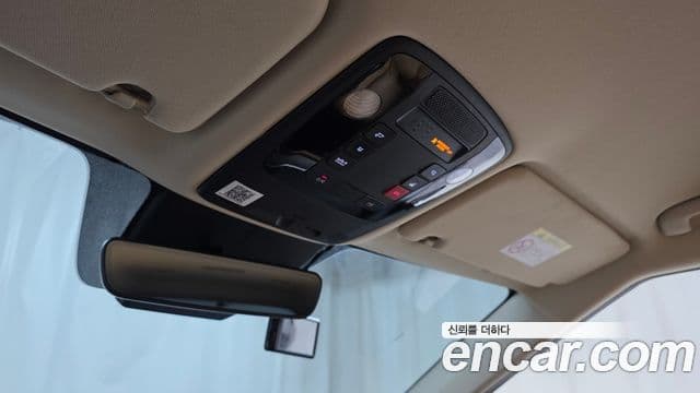 Kia Carnival 2023 — ფოტო 19/20