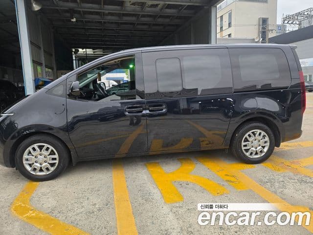 Hyundai Staria 2023 — ფოტო 1/15