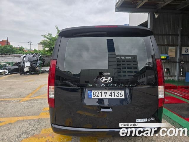 Hyundai Staria 2023 — ფოტო 2/15