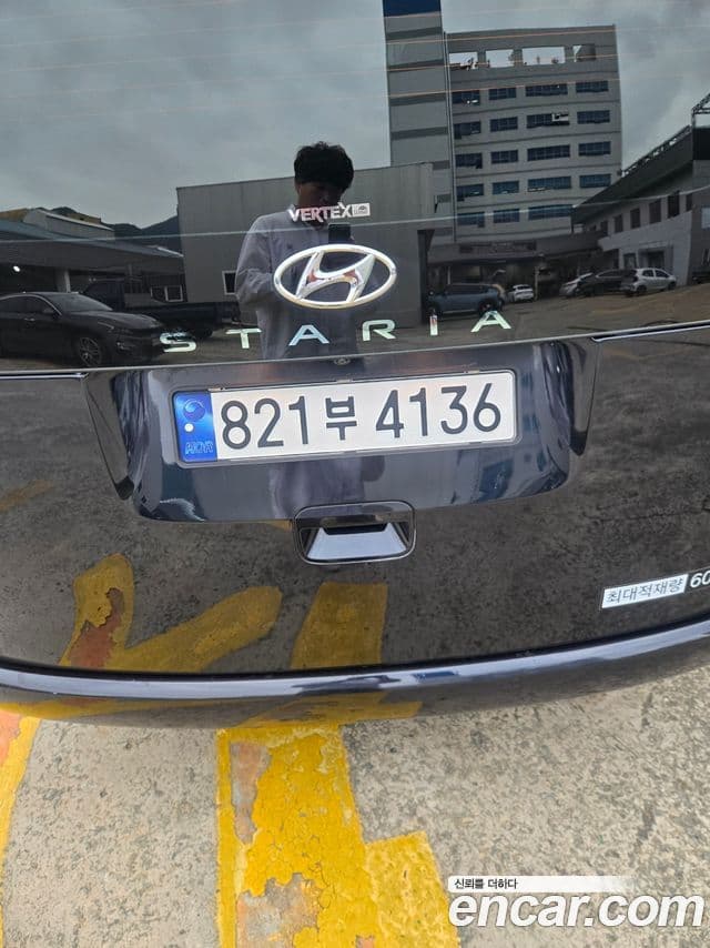 Hyundai Staria 2023 — ფოტო 3/15