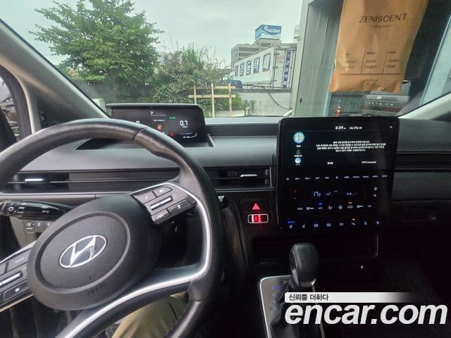 Hyundai Staria 2023 — ფოტო 8/15