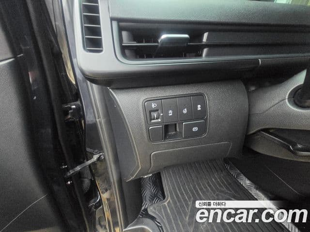 Hyundai Staria 2023 — ფოტო 10/15