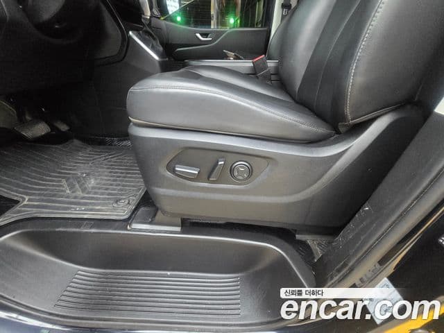Hyundai Staria 2023 — ფოტო 11/15