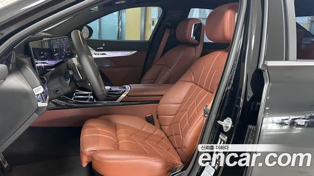 BMW 7 Series 2025 — Фото 10/20