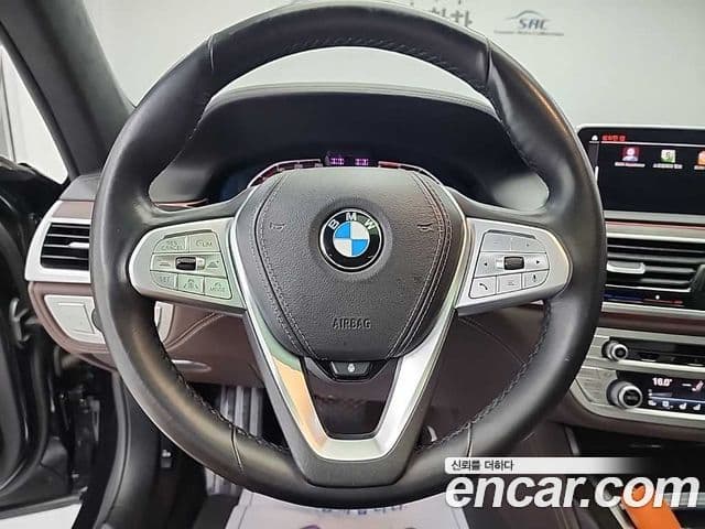BMW 7 Series 2020 — ფოტო 7/20
