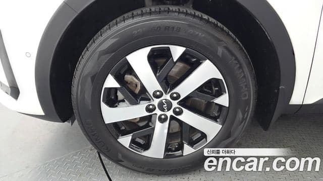 Kia Sorento 2023 — ფოტო 5/20