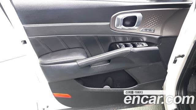 Kia Sorento 2023 — Photo 25/33
