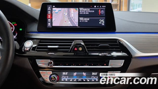 BMW 5 Series 2020 — ფოტო 15/20