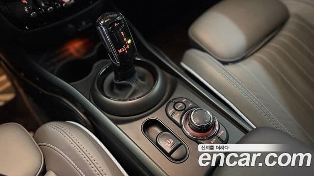 Mini Cooper S Clubman 2024 — Фото 8/20
