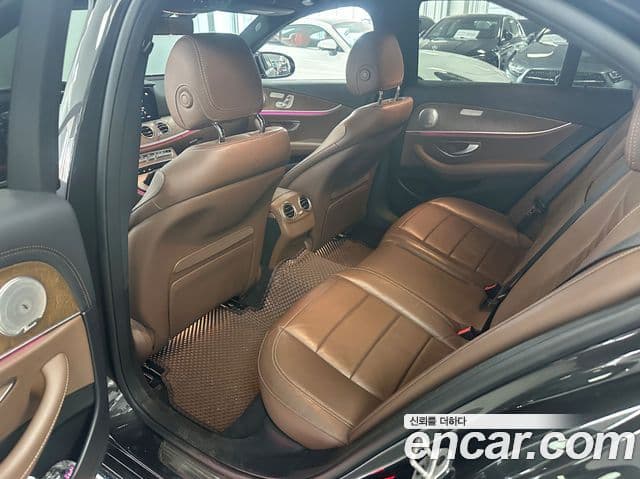 Mercedes-Benz E-Class 2021 — Şəkil 13/17