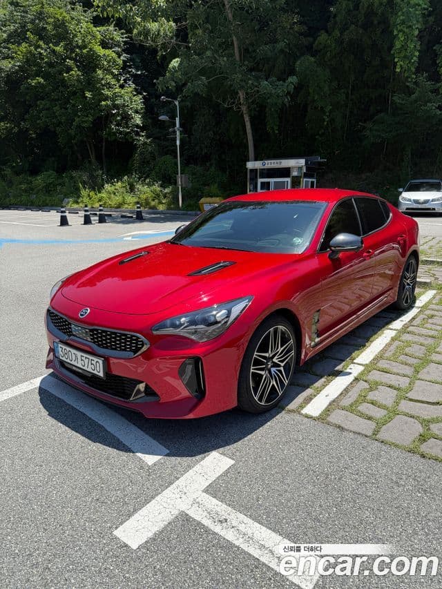 Kia Stinger 2021 — Фото 1/9