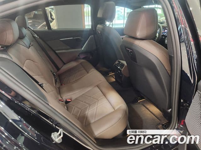 BMW 5 Series 2025 — Şəkil 12/16