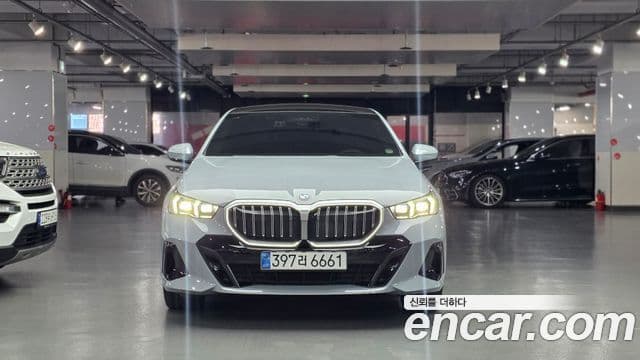 BMW 5 Series 2025 — Photo 2/12