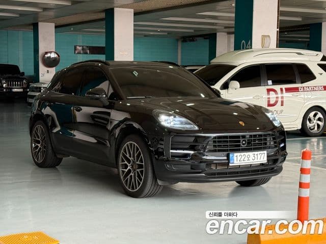 Porsche Macan 2021 — ფოტო 20/20