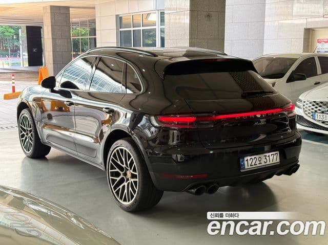 Porsche Macan 2021 — ფოტო 3/20