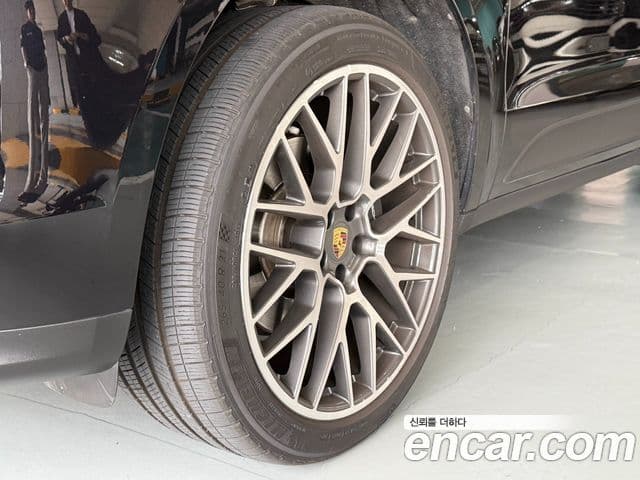 Porsche Macan 2021 — ფოტო 6/20