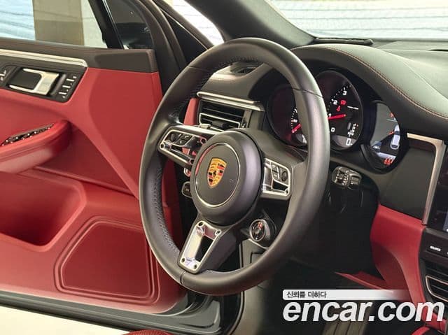Porsche Macan 2021 — ფოტო 7/20