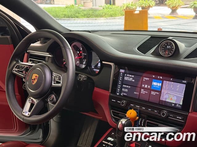 Porsche Macan 2021 — ფოტო 8/20