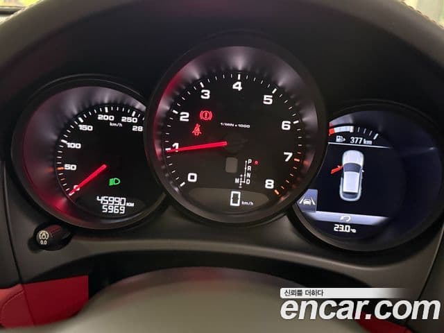 Porsche Macan 2021 — ფოტო 12/20