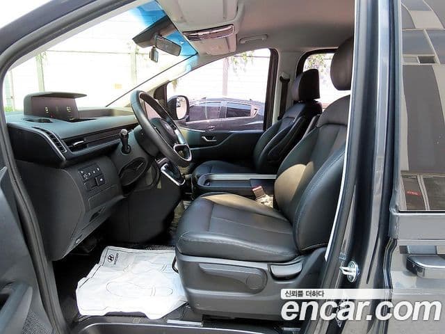 Hyundai Staria 2022 — Фото 4/19