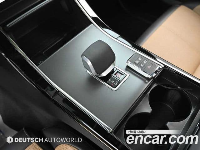 Land Rover Range Rover Velar 2025 — Photo 17/20