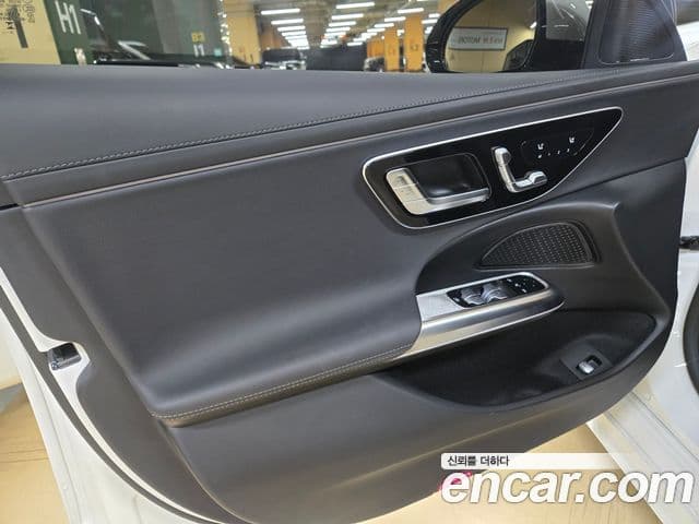Mercedes-Benz E-Class 2025 — ფოტო 8/20