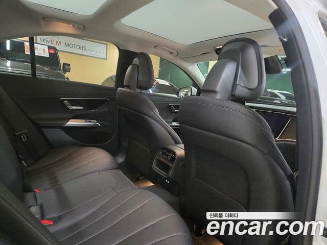 Mercedes-Benz E-Class 2025 — ფოტო 13/20