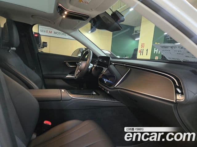 Mercedes-Benz E-Class 2025 — ფოტო 14/20