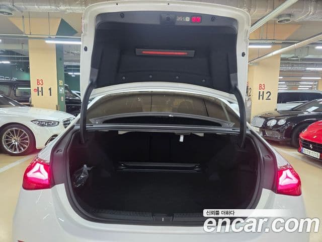 Mercedes-Benz E-Class 2025 — ფოტო 16/20