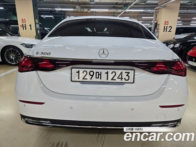 Mercedes-Benz E-Class 2025 — ფოტო 18/20