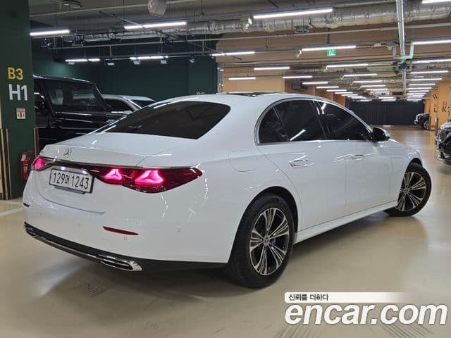 Mercedes-Benz E-Class 2025 — ფოტო 19/20