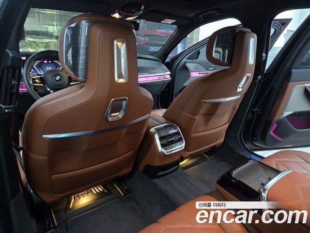 BMW 7 Series 2023 — Photo 9/18