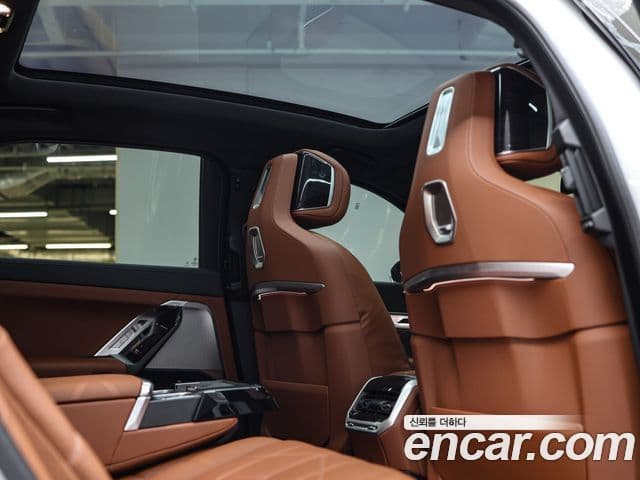 BMW 7 Series 2025 — ფოტო 7/20