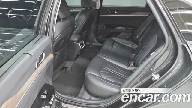 Kia K5 2023 — Şəkil 10/18