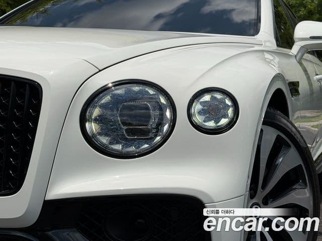 Bentley Flying Spur 2023 — Фото 1/18