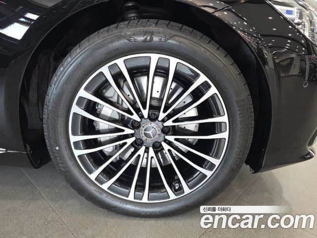 Mercedes-Benz S-Class 2025 — Photo 1/20