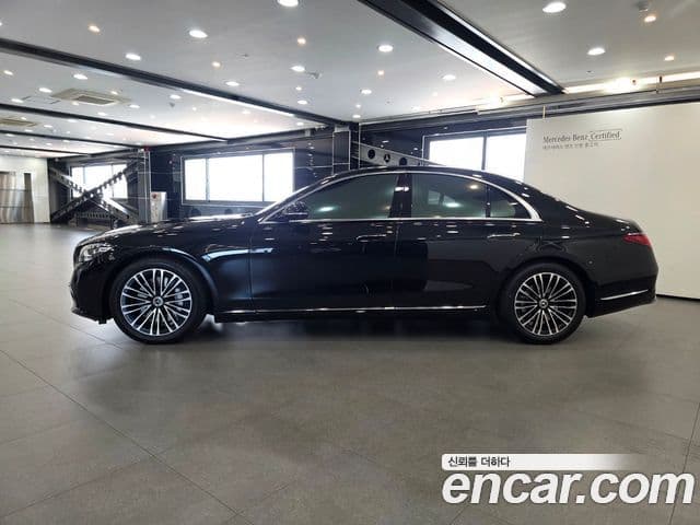Mercedes-Benz S-Class 2025 — Photo 6/20