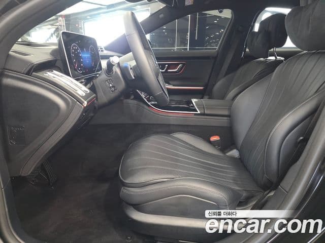 Mercedes-Benz S-Class 2025 — Photo 17/20