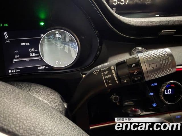 Genesis GV70 2021 — ფოტო 13/20