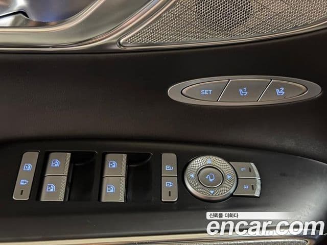 Genesis GV70 2021 — ფოტო 15/20