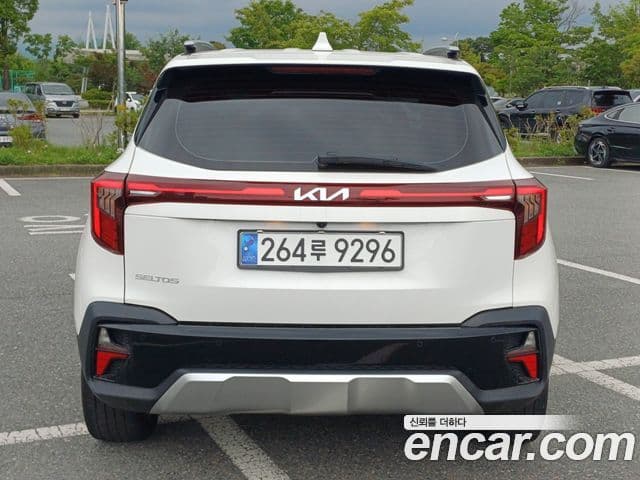 Kia Seltos 2022 — ფოტო 4/20