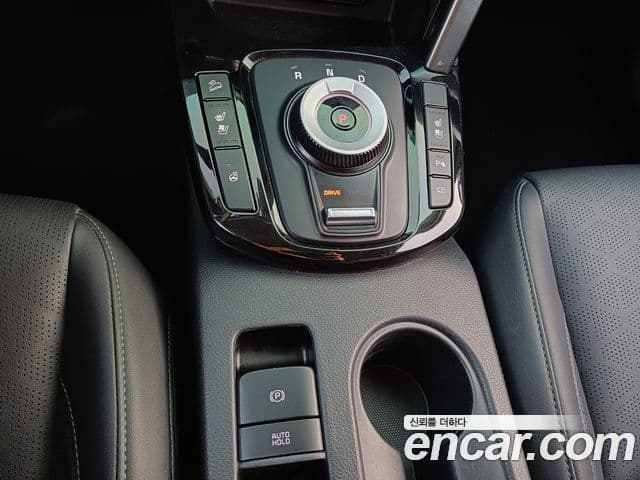 Kia Seltos 2022 — ფოტო 13/20