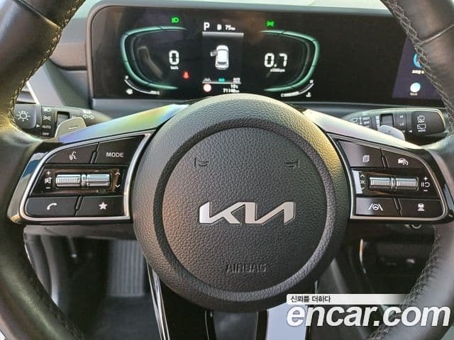 Kia Seltos 2022 — ფოტო 14/20