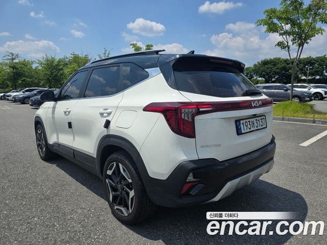 Kia Seltos 2023 — Şəkil 15/18