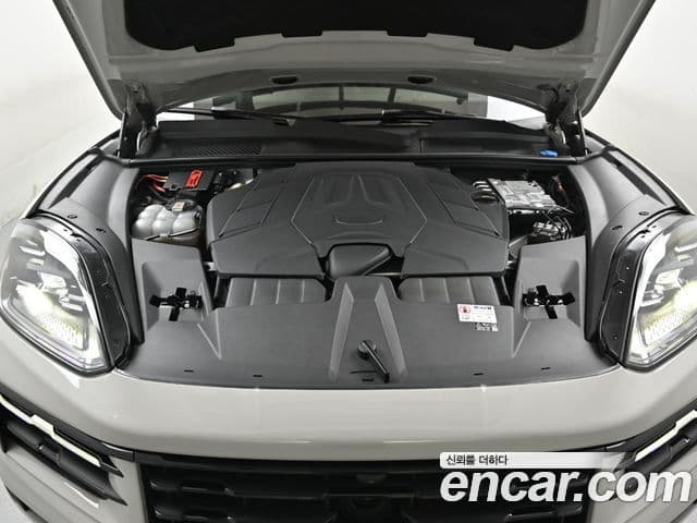 Porsche Cayenne 2024 — Photo 2/20