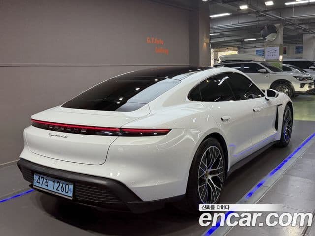 Porsche Taycan 2021 — ფოტო 19/20