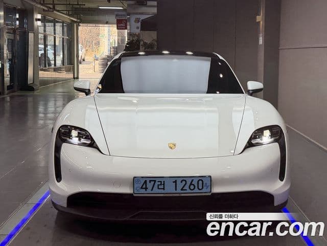 Porsche Taycan 2021 — ფოტო 2/20